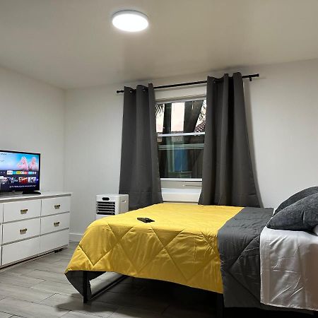 Serene Full Bed With 50 Inch Smart Tv, Netflix, Airplay, Mini-Fridge, And 500 Mbps Wifi Near Fiu, Dolphin Mall, Airport Μαϊάμι Εξωτερικό φωτογραφία
